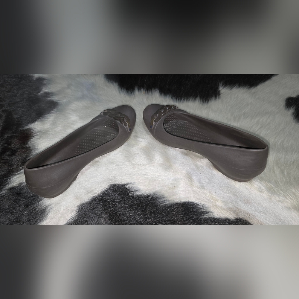 SOLD ***** Crocs Gianna Chain Link Womens Size 6 Brown Casual Ballet Flats - Picture 4 of 6